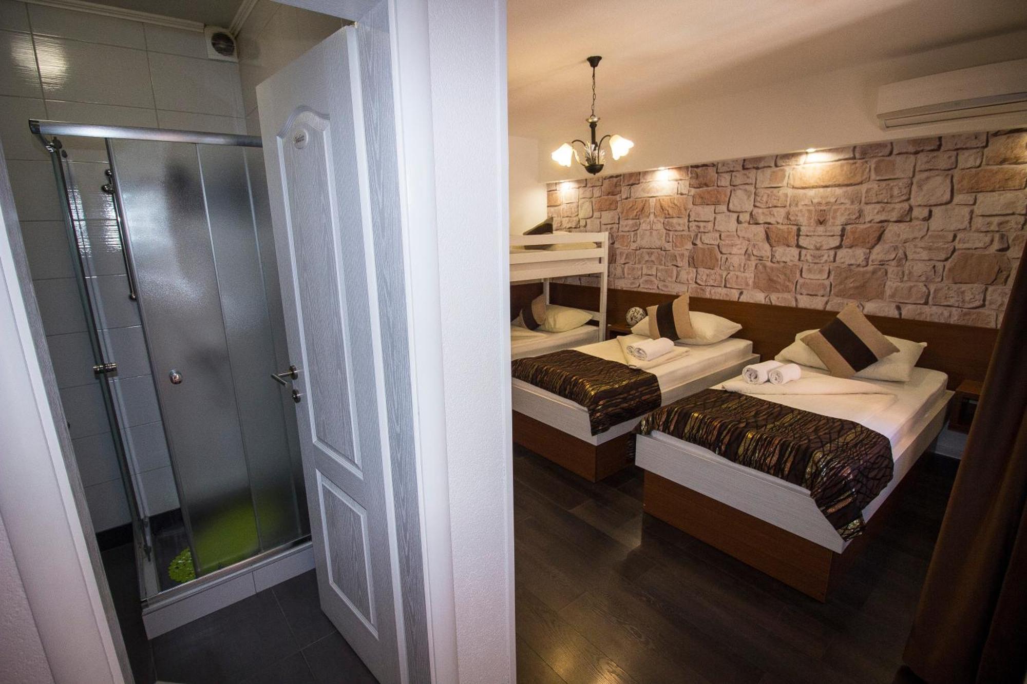 Nadin Hotel 4*